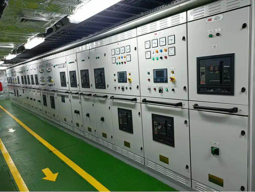 Main electrical switchboard panels for marine applications